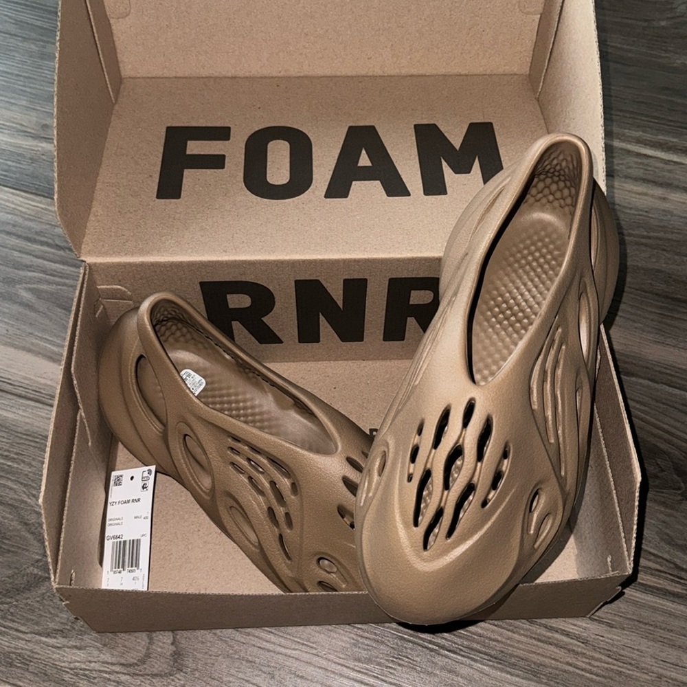 Yeezy Foam Runner Clatau